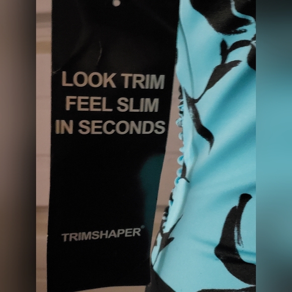 Plus Size 18 2X NEW Trimshaper Swimsuit Blue one piece 🏊♂️ slimming kohls - Picture 5 of 5